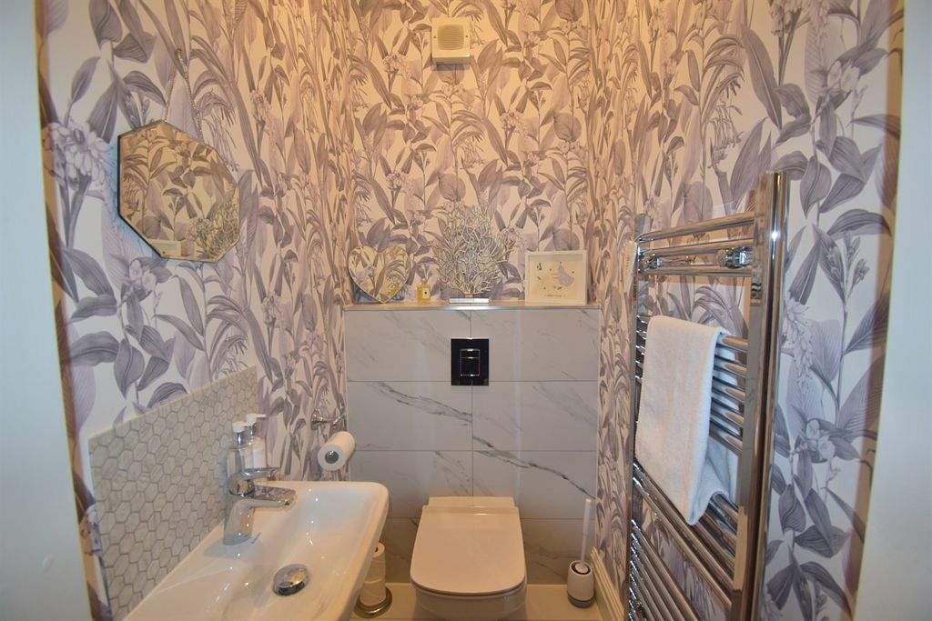 Property photo 3 of 27 WC