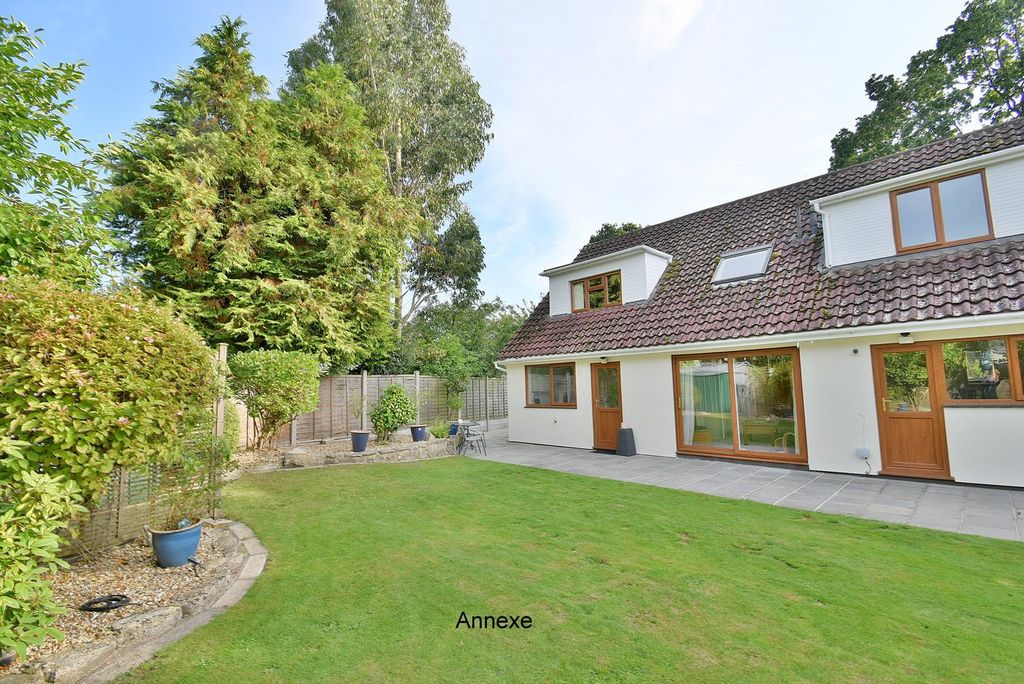 Property photo 2 of 29