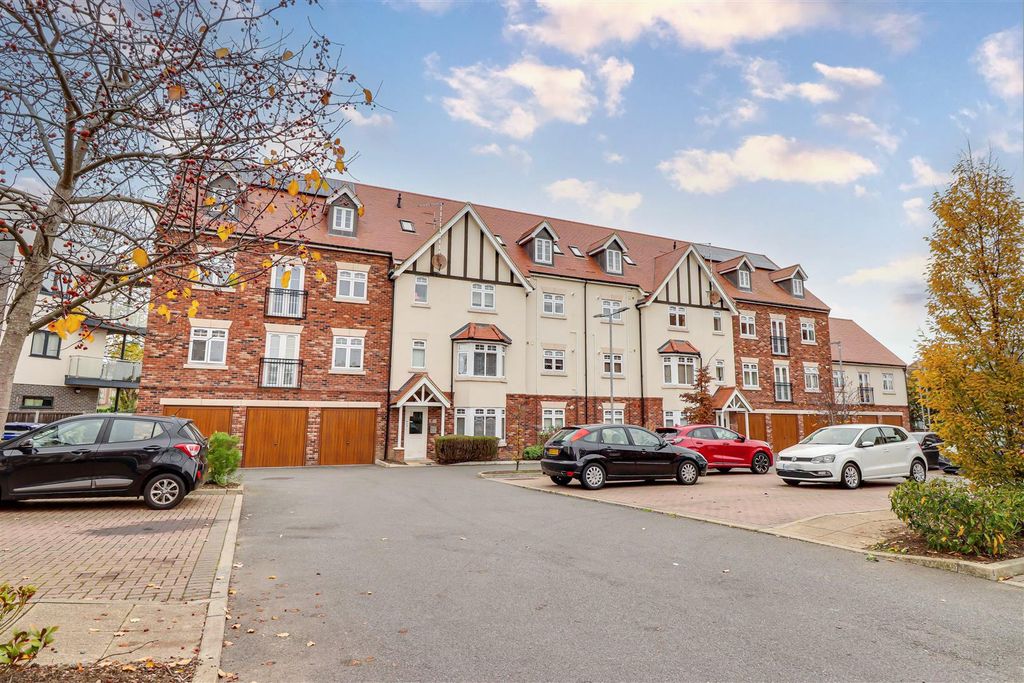 Property photo 1 of 11