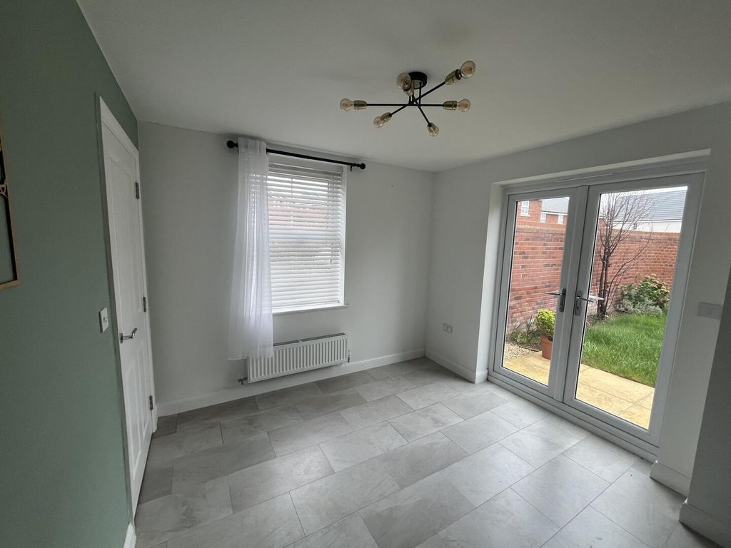 Property photo 3 of 17 Dining Room