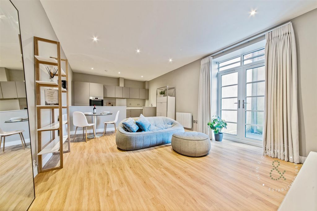 Property photo 2 of 25 St-Winefrides-09.Jpg