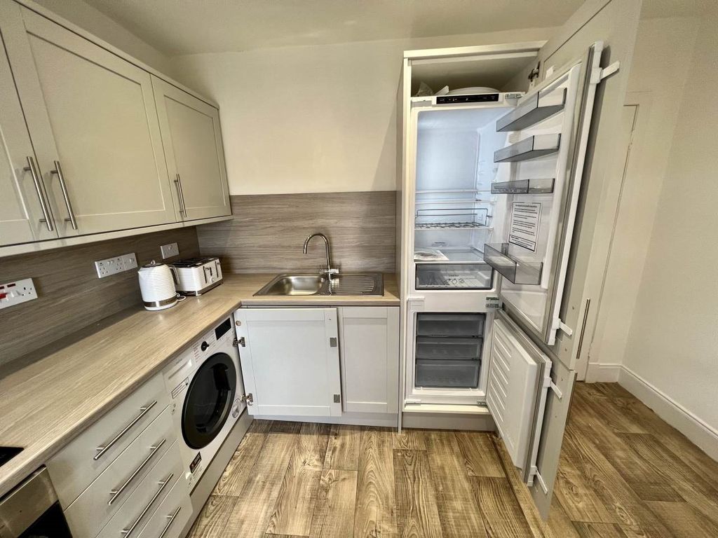 Property photo 2 of 13 Kitchen 287