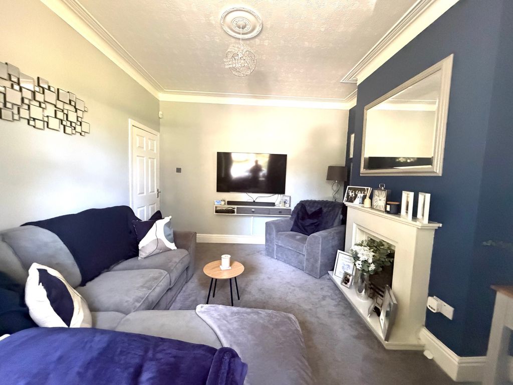 Property photo 2 of 16 Lounge