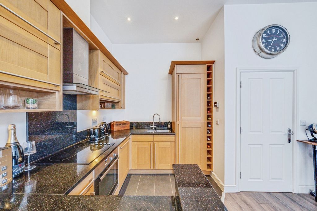 Property photo 3 of 16 Photo