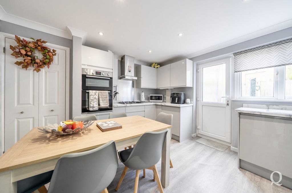 Property photo 2 of 18 342B27ba-2Fc1-451...