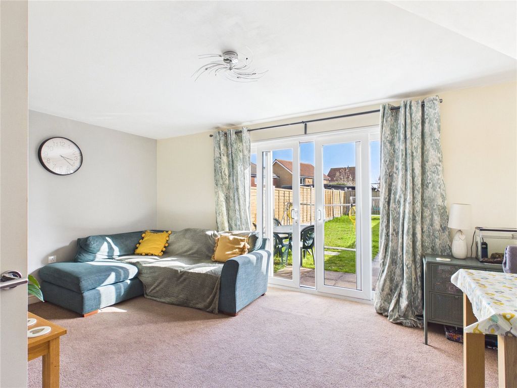 Property photo 3 of 17 Lounge