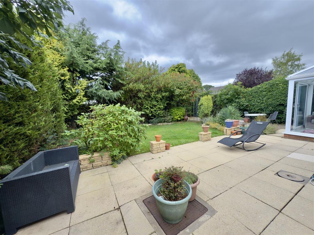 Property photo 2 of 18 Externally