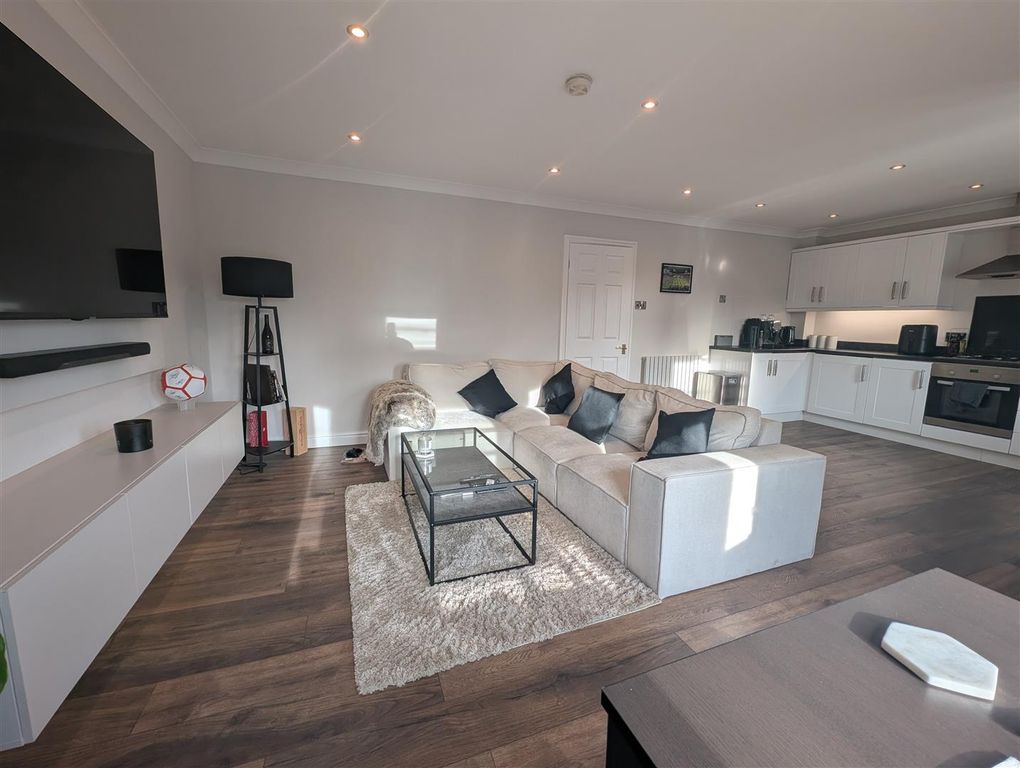 Property photo 3 of 12 Lounge/Kitchen/Diner