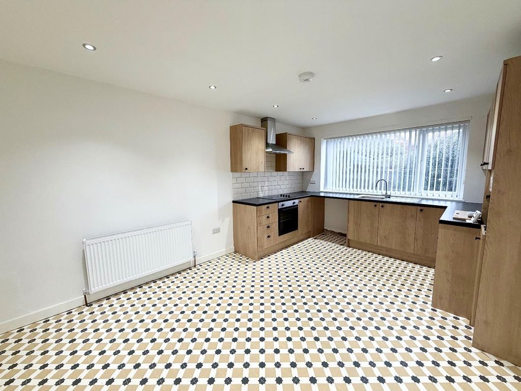 Property photo 2 of 11 Kitchen/Diner