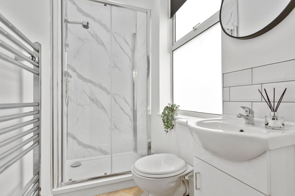 Property photo 2 of 3 Bathroom