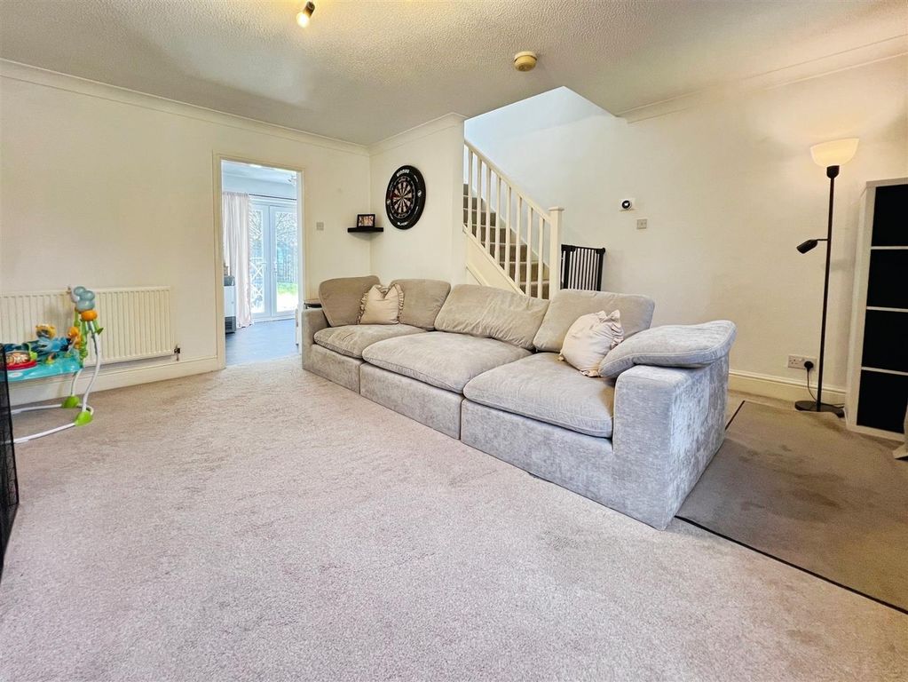 Property photo 3 of 23 Lounge