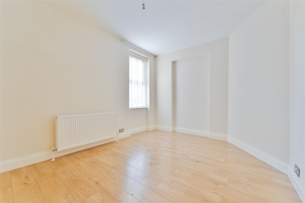 Property photo 3 of 11 110 Boston Bed 2.Jpg