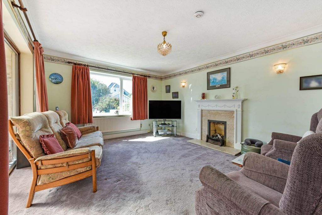 Property photo 3 of 12