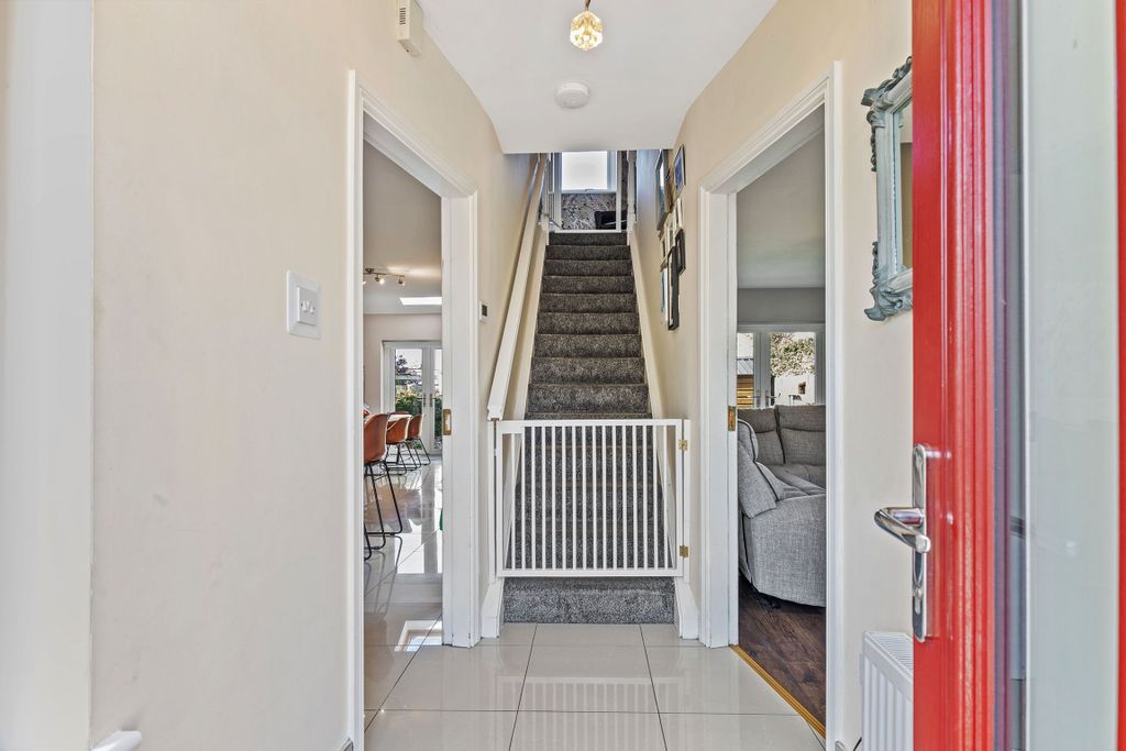 Property photo 2 of 27