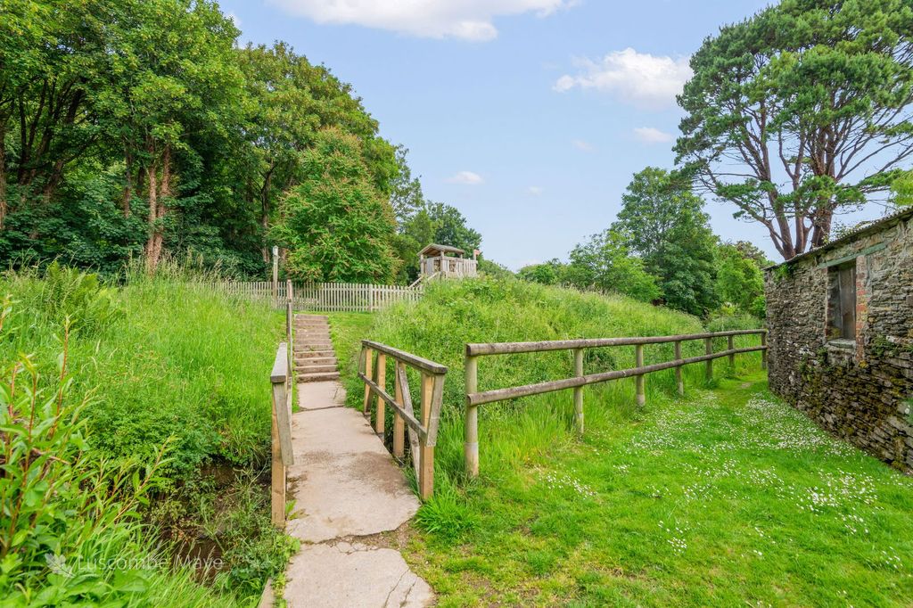 Property photo 2 of 13