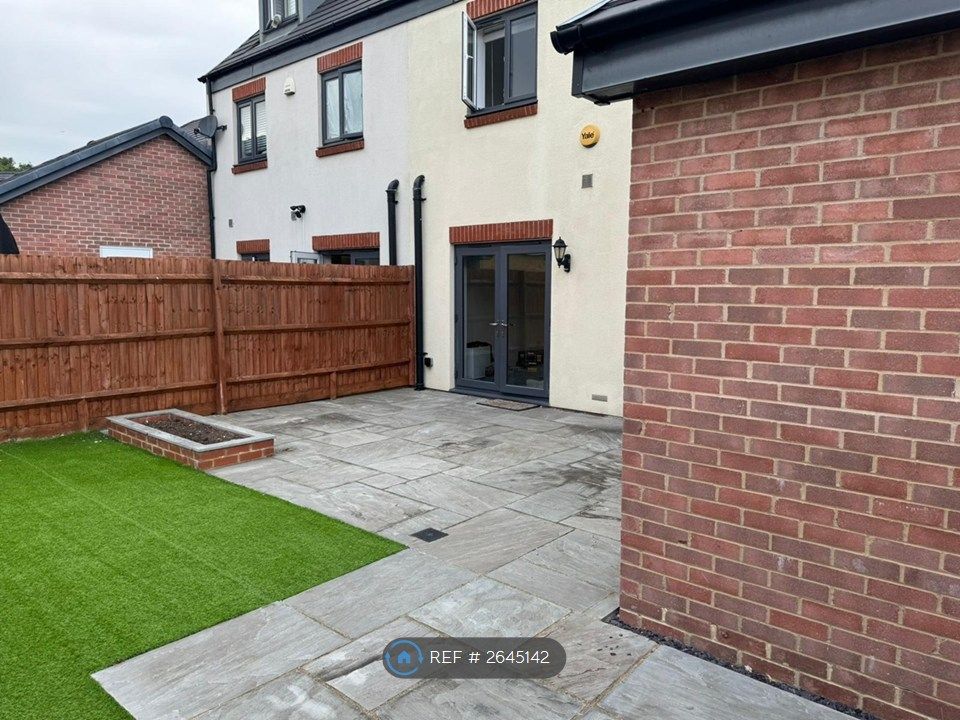 Property photo 3 of 25 Garden With Garage