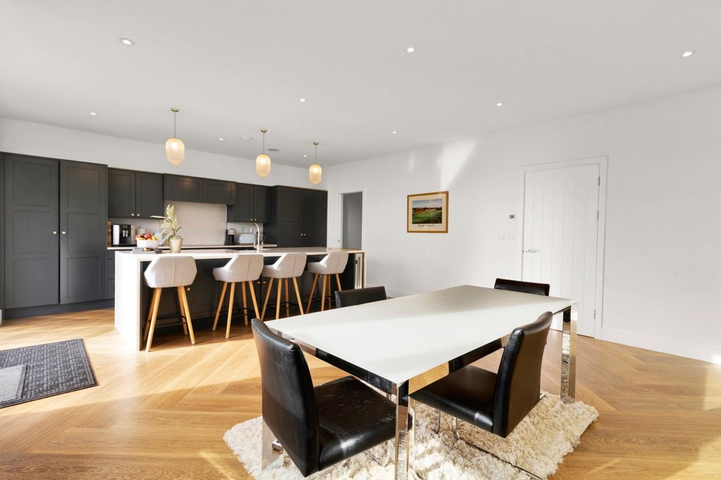 Property photo 2 of 20 Picture No. 23