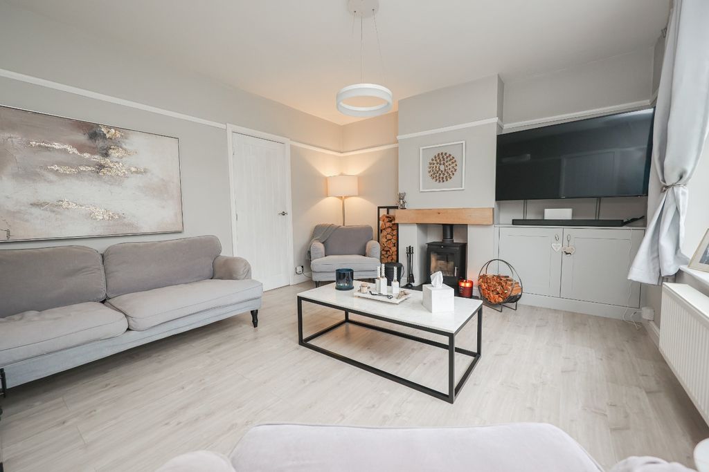 Property photo 2 of 20 4699383