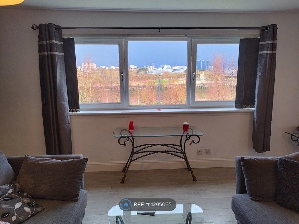 Property photo 2 of 14 Living Room