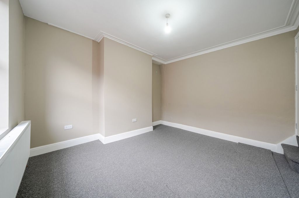 Property photo 3 of 11 Bedroom