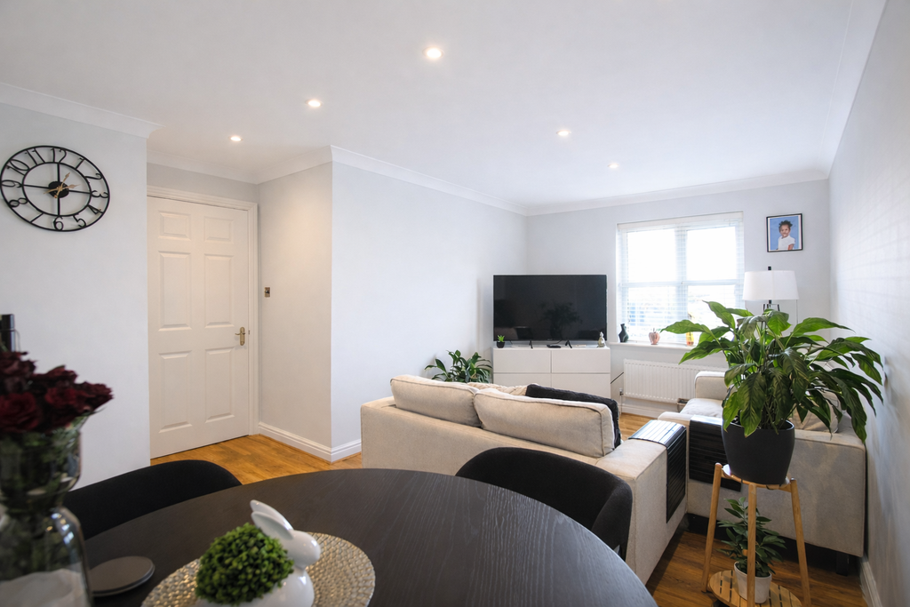 Property photo 3 of 10 B129568F-2727-4671-8401-830C27F97BA4