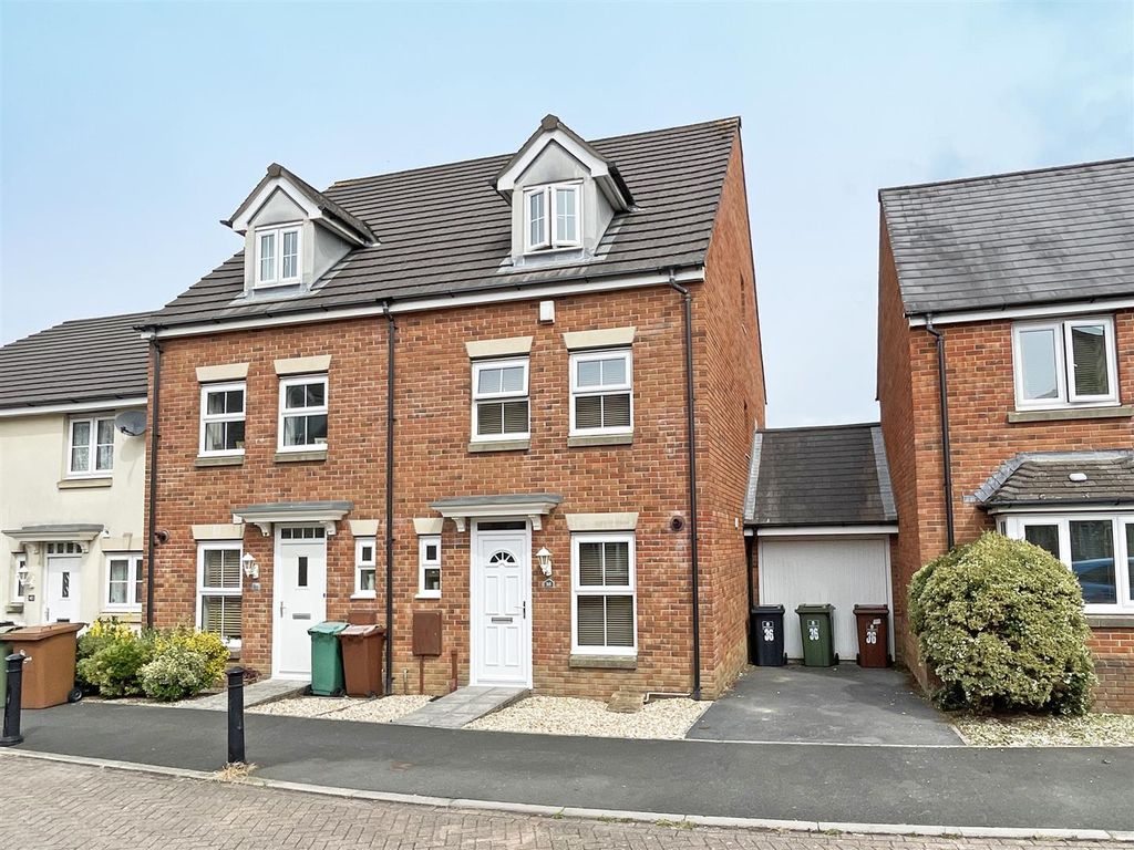 Property photo 1 of 13 Renassiance Gardens 28 - Front.Jpg