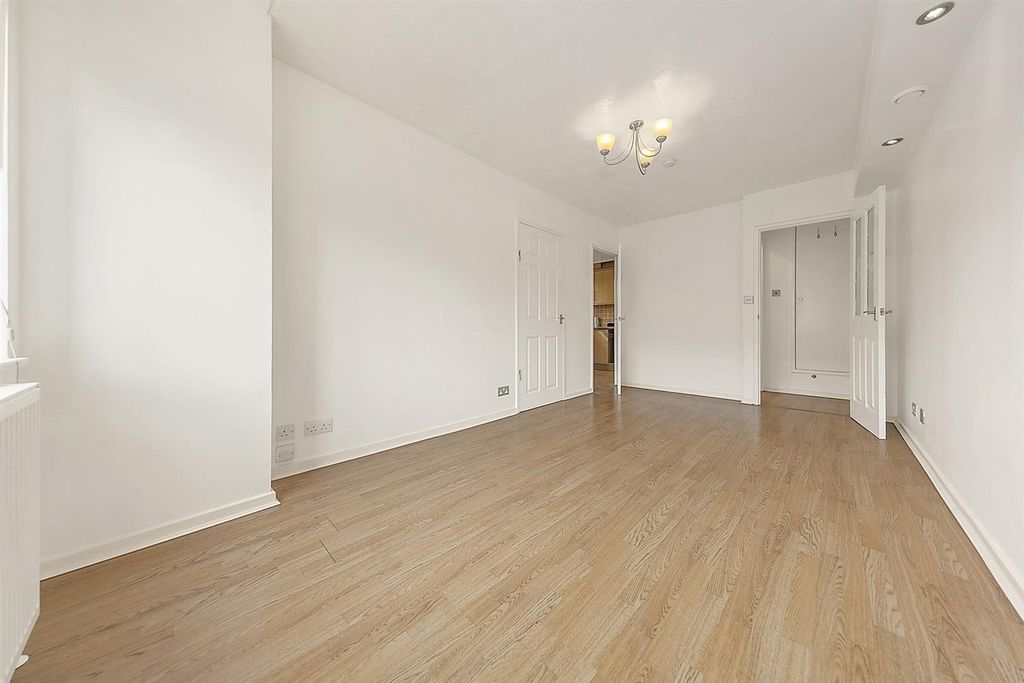 Property photo 3 of 10 9F8599d2-53d4-4279-Bf7c-38d05Affba12-2000.Jpg