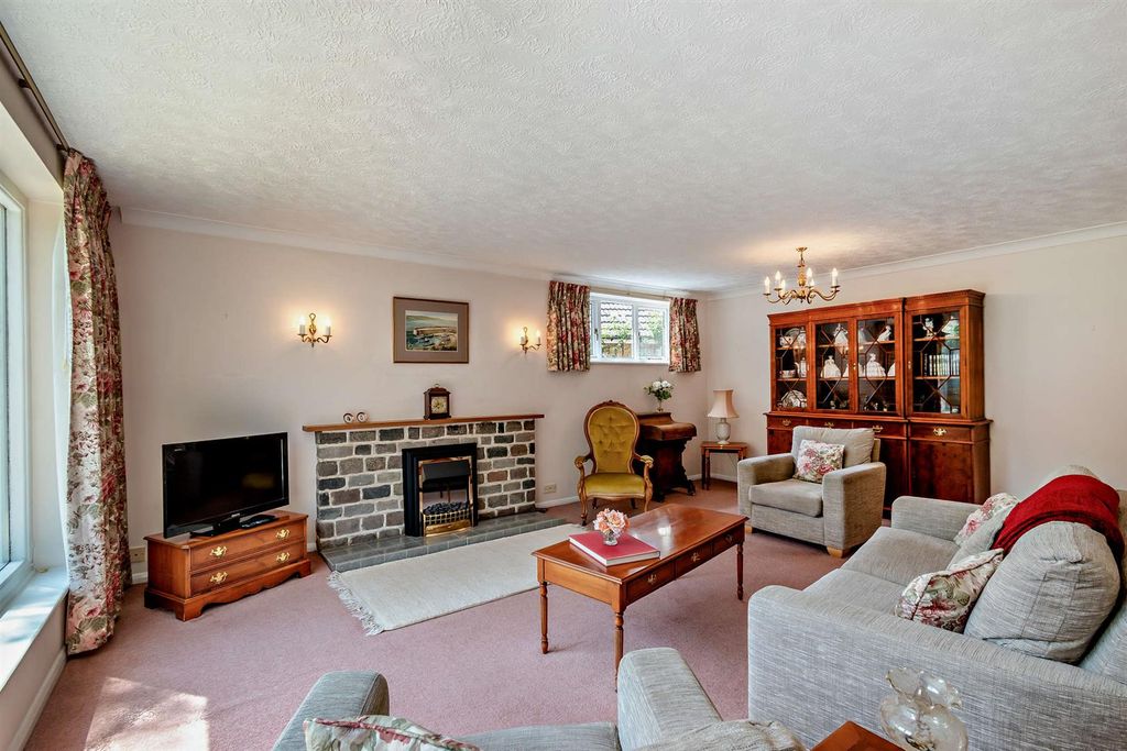 Property photo 2 of 23 8659885-Interior21-800.Jpg