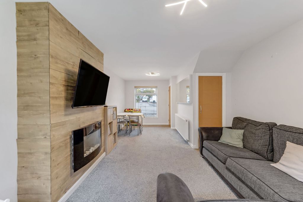 Property photo 3 of 20