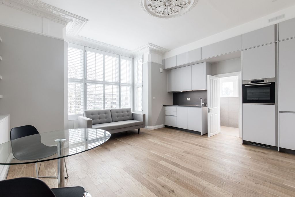 Property photo 2 of 11 Living_Room