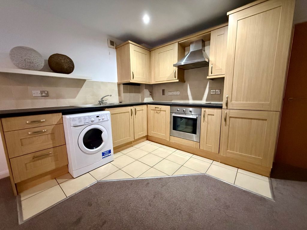 Property photo 2 of 9 Picture No. 10