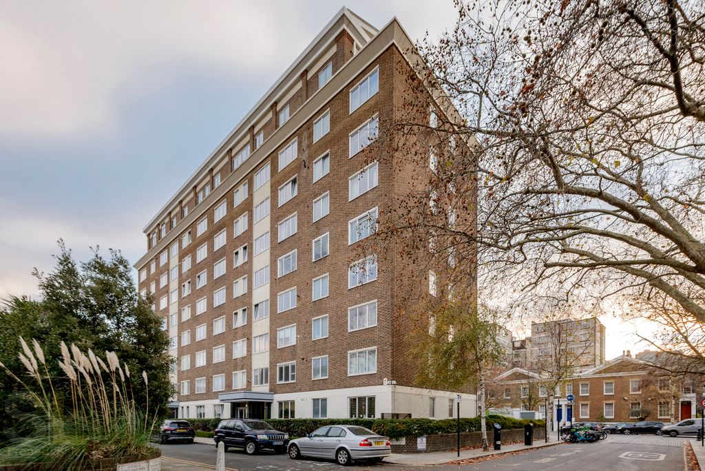 Property photo 2 of 7 9 Abbots Hse-3044