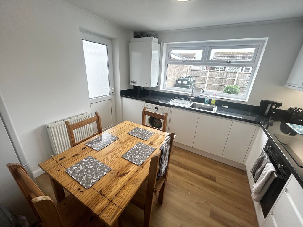 Property photo 3 of 9 Kitchen