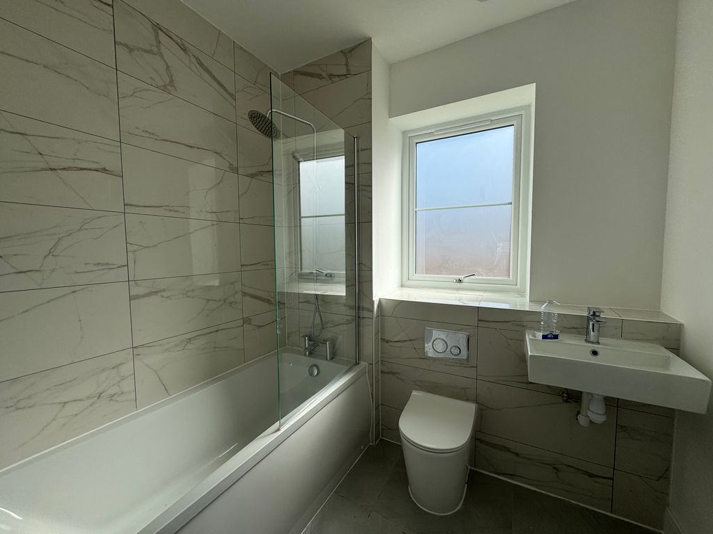 Property photo 3 of 12 Bathroom