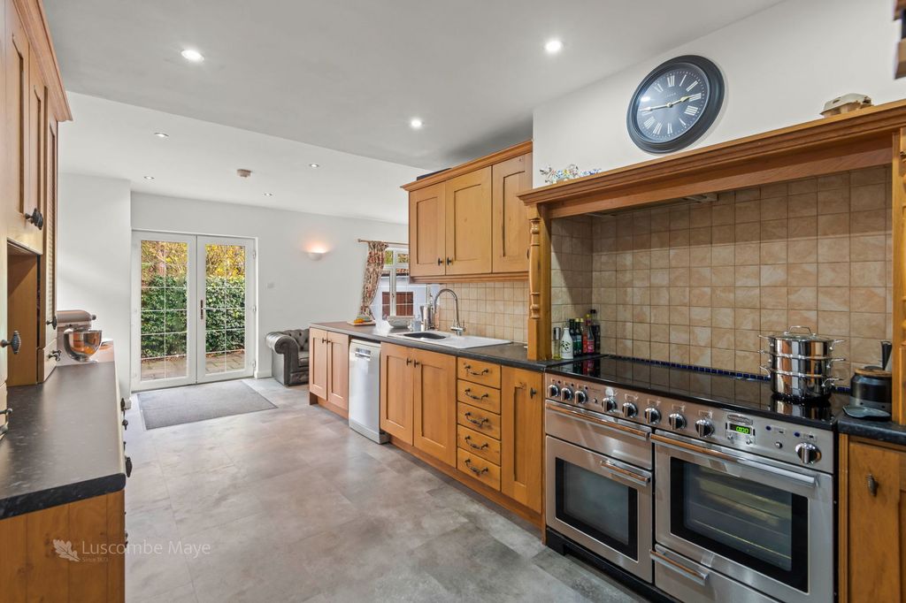 Property photo 3 of 27