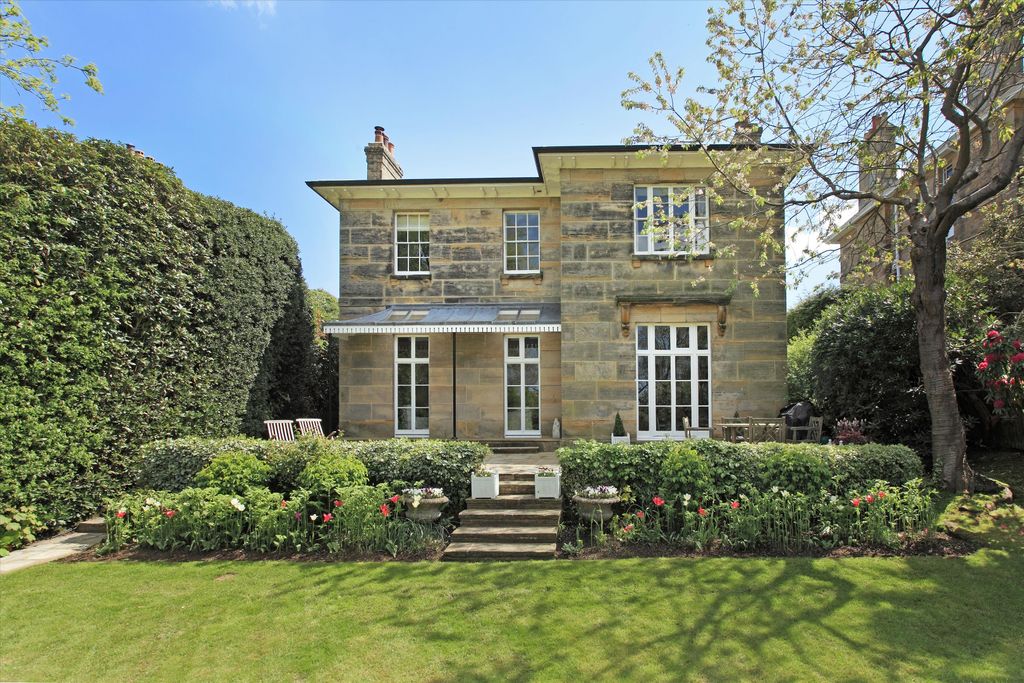 Property photo 1 of 19 Image