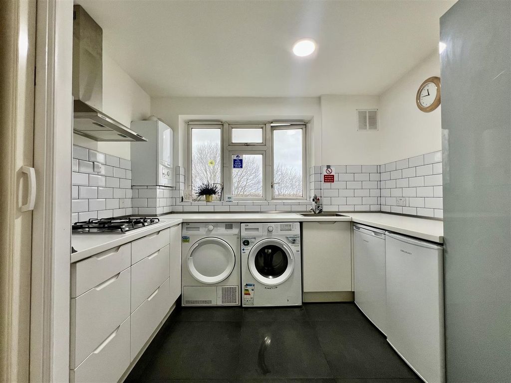 Property photo 2 of 11 Kitchen