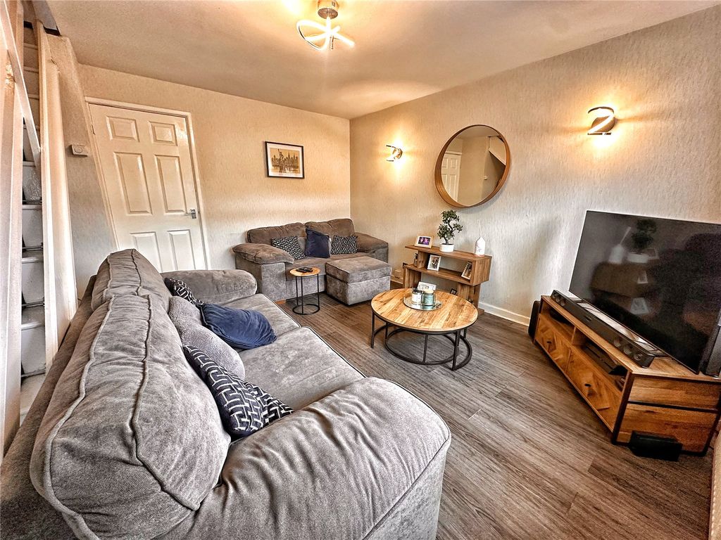 Property photo 3 of 14 Lounge