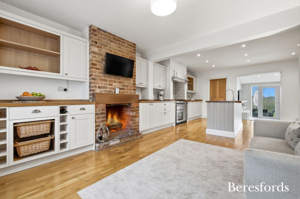 Property photo 2 of 19 Picture No. 10