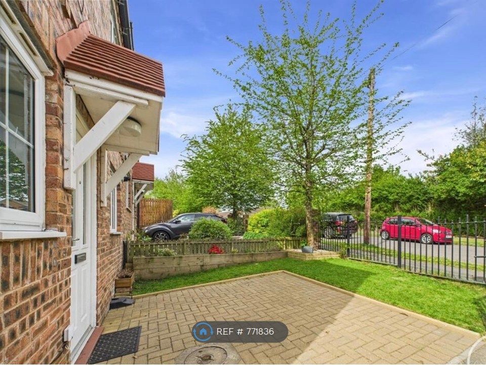 Property photo 2 of 23