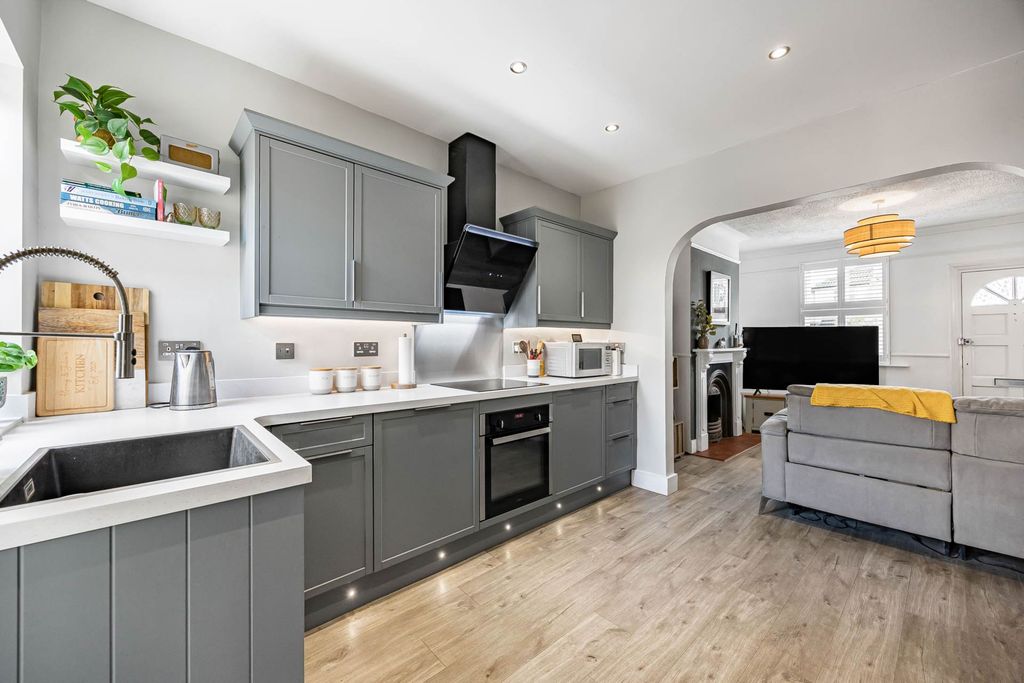 Property photo 1 of 24