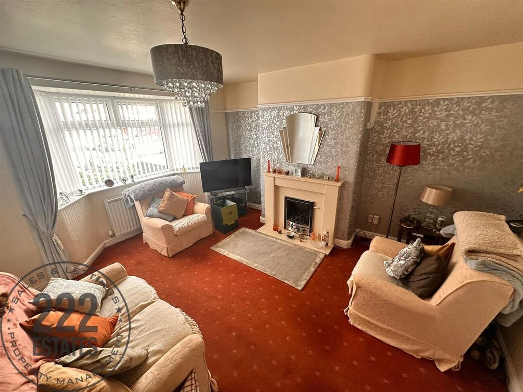 Property photo 2 of 17 Living.Jpg