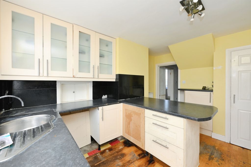 Property photo 3 of 17