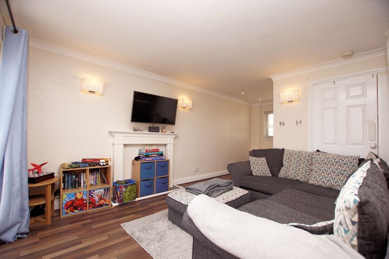 Property photo 2 of 18 Lounge