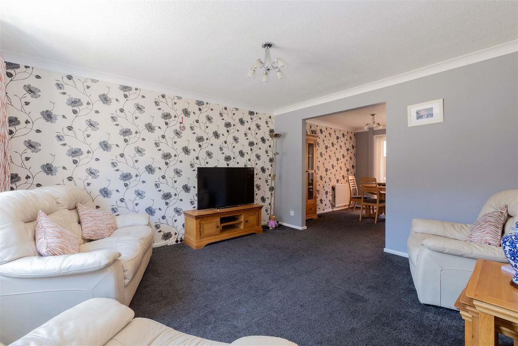 Property photo 2 of 19 45 Avebury-12.Jpg