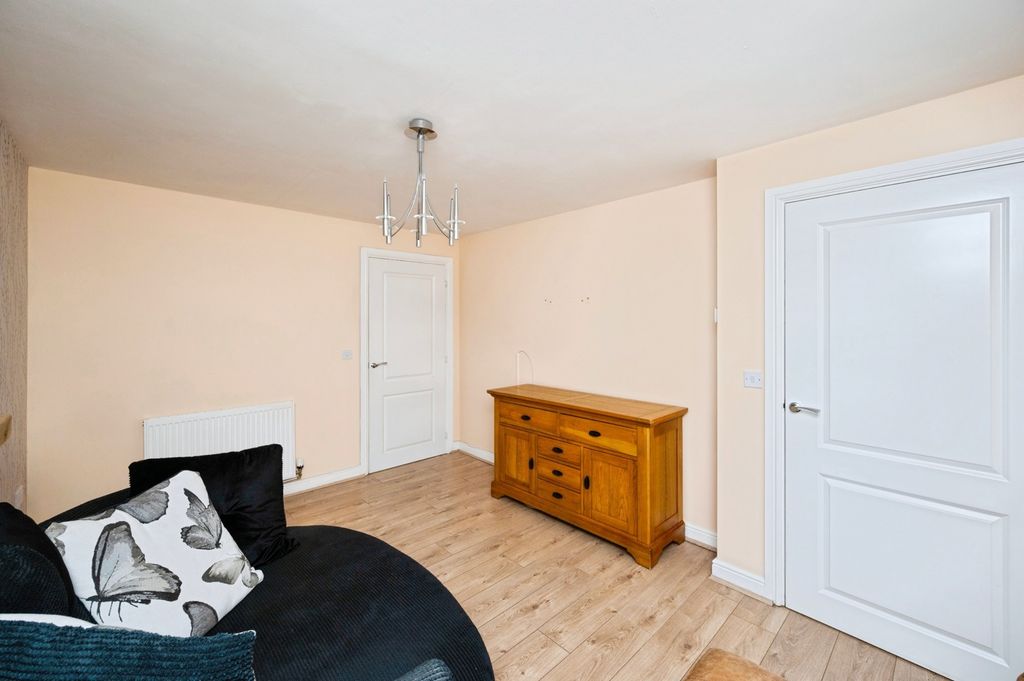 Property photo 3 of 15 Lounge