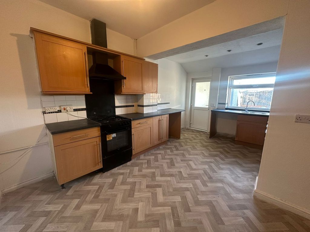 Property photo 2 of 12 Kitchen