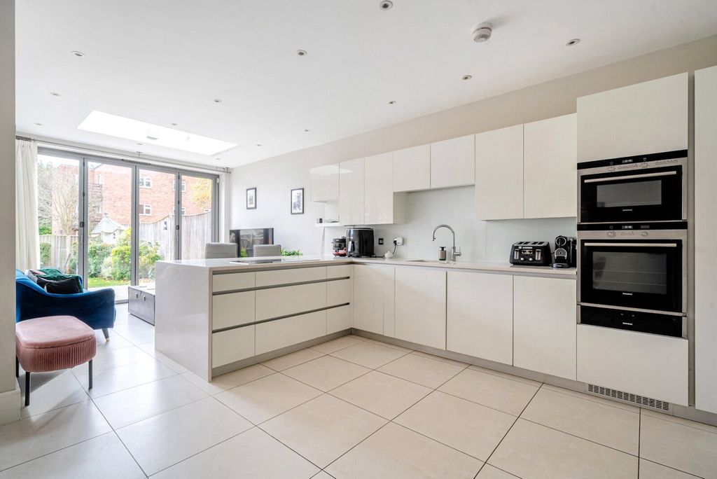 Property photo 2 of 20 1373992-22-69088d...