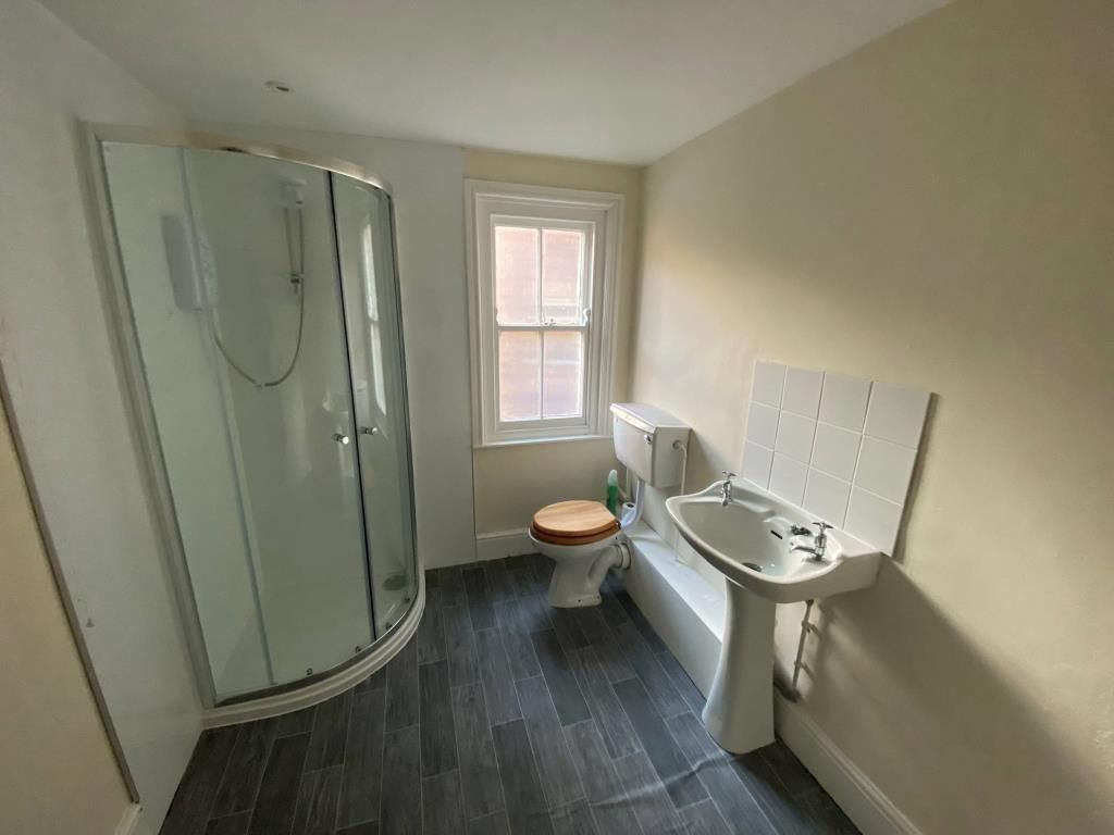 Property photo 3 of 7 Bathroom