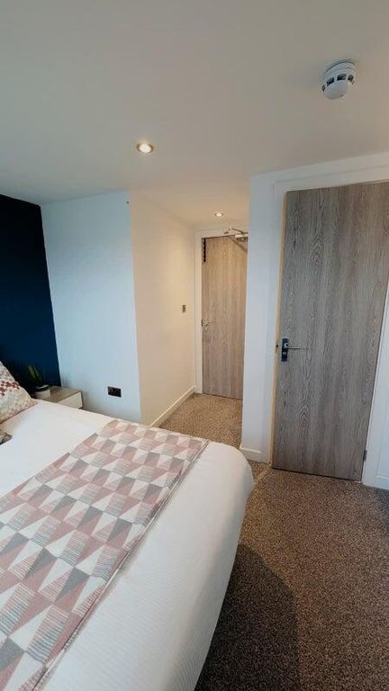 Property photo 2 of 10 Bedroom